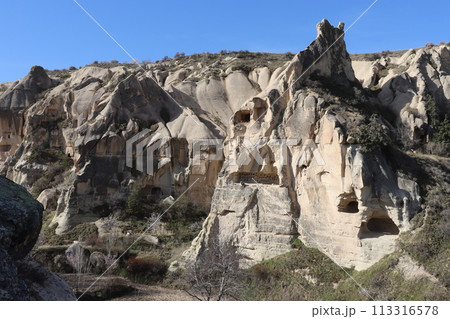 青空の奇岩地帯 ギョレメ 世界遺産 カッパドキア トルコ アジア 青空の奇岩地帯 ギョレメ 世界遺産 カッパドキア トルコ アジア 113316578