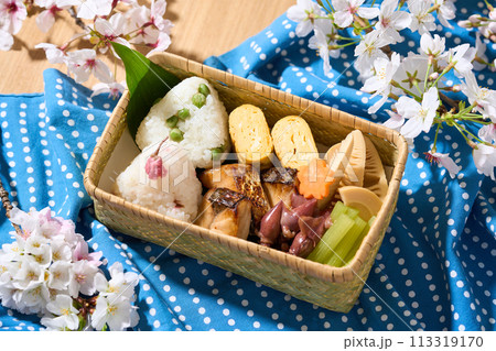 お花見弁当 113319170
