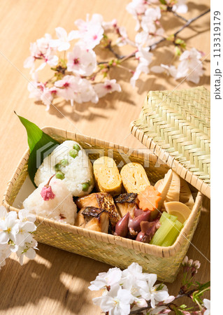 お花見弁当 113319179