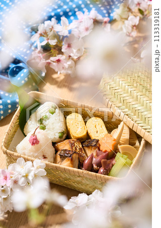 お花見弁当 113319181