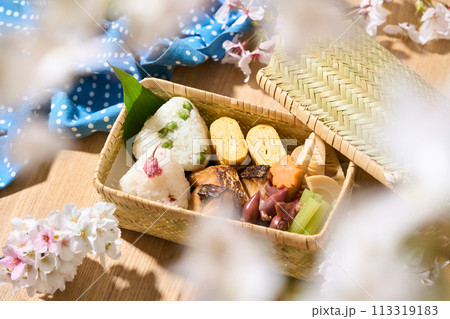 お花見弁当 113319183