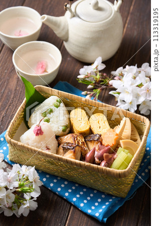 お花見弁当 お花見弁当 113319195