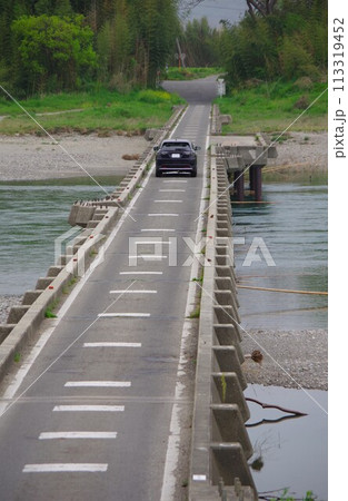 徳島県吉野川市 川島潜水橋 徳島県吉野川市 川島潜水橋 113319452