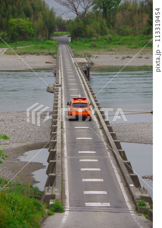 徳島県吉野川市　川島潜水橋 113319454