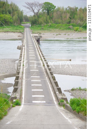 徳島県吉野川市　川島潜水橋 113319471