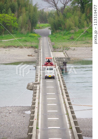 徳島県吉野川市　川島潜水橋 113319477