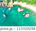 空撮【熊本県天草:妙見浦】透き通ったエメラルドグリーンの海 空撮【熊本県天草:妙見浦】透き通ったエメラルドグリーンの海 113320298