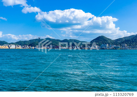 福岡県北九州市の関門海峡と門司市街地 福岡県北九州市の関門海峡と門司市街地 113320769