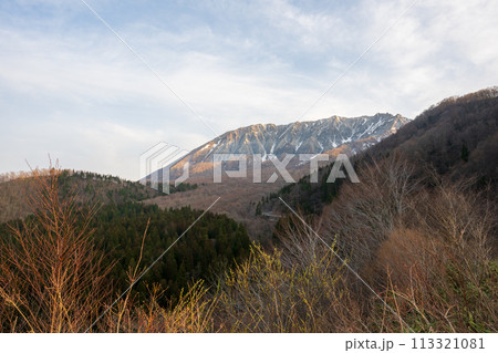 日本の鳥取県の大山のとても美しい風景 日本の鳥取県の大山のとても美しい風景 113321081