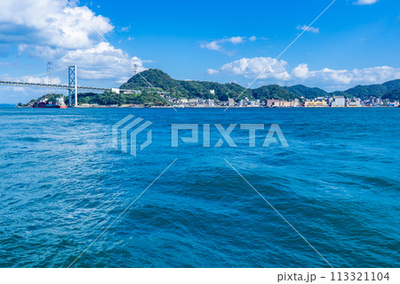 福岡県北九州市の関門海峡にかかる関門橋 福岡県北九州市の関門海峡にかかる関門橋 113321104