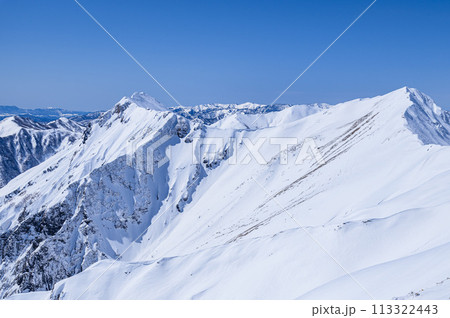 （群馬県）厳冬の谷川岳・天神尾根からの雪景色 113322443