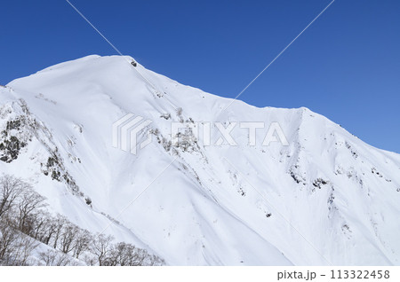 （群馬県）厳冬の谷川岳・天神尾根からの雪景色 113322458
