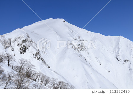 （群馬県）厳冬の谷川岳・天神尾根からの雪景色 113322459