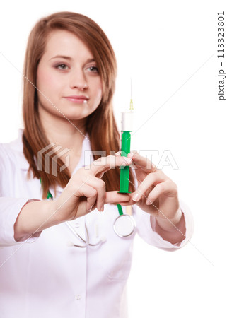 Medical. Woman doctor in lab coat with syringe 113323801
