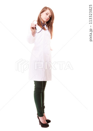 Medical. Woman doctor in lab coat with stethoscope 113323825