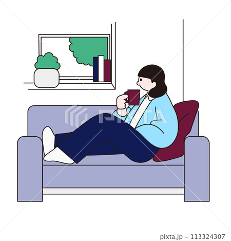 ソファーでコーヒーを飲む女性、線画、ベクター 113324307