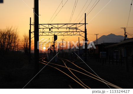 弘南鉄道新里駅の夕日 弘南鉄道新里駅の夕日 113324427