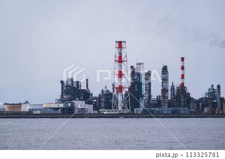 大分の石油化学コンビナート 113325781