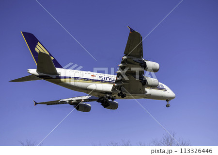 成田空港に着陸する旅客機・シンガポール航空A380 成田空港に着陸する旅客機・シンガポール航空A380 113326446