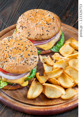 Hamburgers with potato dippers 113326753