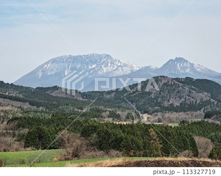 野土路トンネル北側出口から見た大山の眺望 野土路トンネル北側出口から見た大山の眺望 113327719