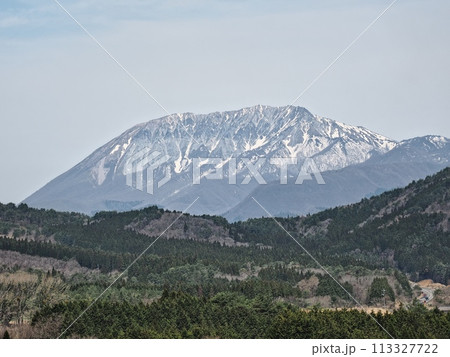 野土路トンネル北側出口から見た大山の眺望 野土路トンネル北側出口から見た大山の眺望 113327722