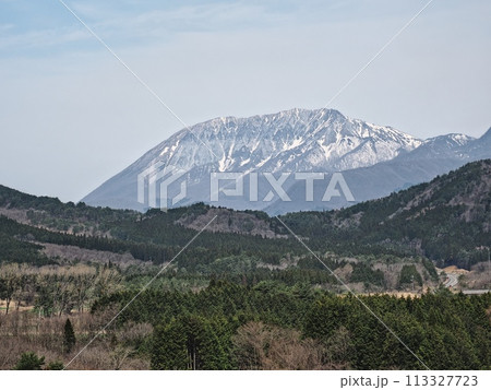 野土路トンネル北側出口から見た大山の眺望 野土路トンネル北側出口から見た大山の眺望 113327723