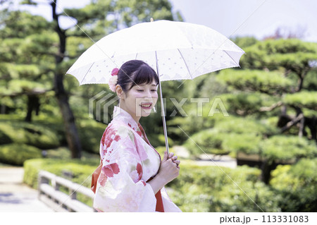 浴衣の女性 113331083