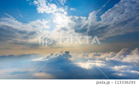 青空に広がる雲海 113336293