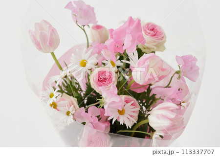 ピンク色の花束 ピンク色の花束 113337707