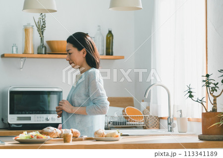a forty-something woman 113341189
