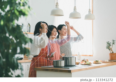 a forty-something woman 113341272