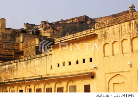 インド ジャイプル郊外 アンベール城の建物 インド ジャイプル郊外 アンベール城の建物 113341949
