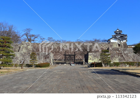 白河小峰城の城郭と清水門跡前(城山公園) 白河小峰城の城郭と清水門跡前(城山公園) 113342123