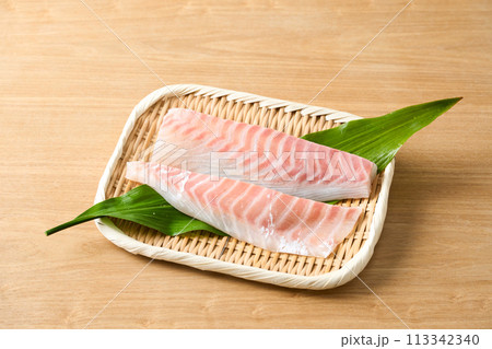 養殖真鯛 柵どり 刺身用 養殖真鯛 柵どり 刺身用 113342340