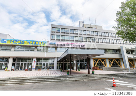 北海道釧路市　晴天の釧路市役所 113342399