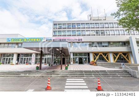 北海道釧路市　晴天の釧路市役所 113342401