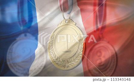 フランス国旗と2024年オリンピックのメダルのコラージュ フランス国旗と2024年オリンピックのメダルのコラージュ 113343148