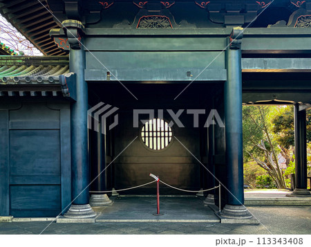 湯島聖堂 入徳門 東京都文京区 晴天 113343408