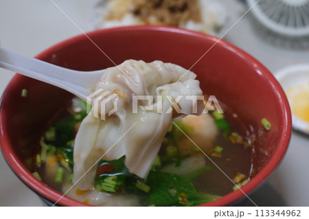 台湾 花蓮名物グルメワンタンスープ 台湾 花蓮名物グルメワンタンスープ 113344962