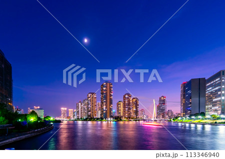 東京 隅田川　佃島　夜景 113346940