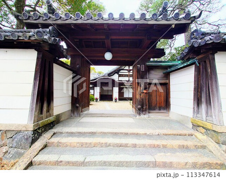 平等院鳳凰堂の塔頭最勝院の門 平等院鳳凰堂の塔頭最勝院の門 113347614