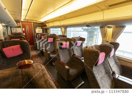 特急サンダーバード号 グリーン車 車内02 113347880