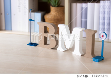 ボディマス指数・BMI=体重(kg)÷(身長(m)) ボディマス指数・BMI=体重(kg)÷(身長(m)) 113348160