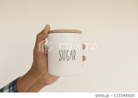 holding a A wicker basket sugar jars  113348920