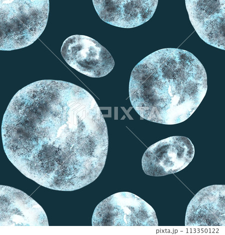 Hand painted watercolor abstract seamless pattern with round spots balls. Monochrome illustration, gradient gray, blue, black brush strokes. For fabric, packaging, wallpaper. Isolated dark background 113350122