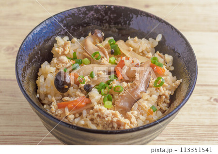 鶏ひき肉の炊込み御飯 鶏ひき肉の炊込み御飯 113351541