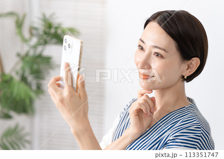 ミドル女性 自撮り ミドル女性 自撮り 113351747