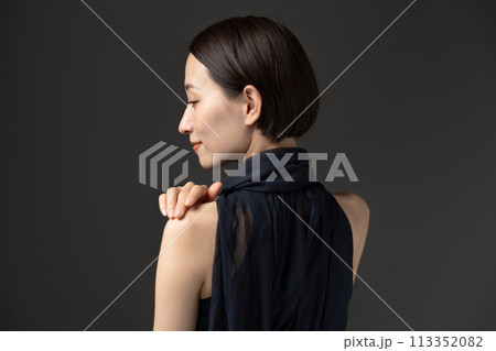 クールビューティー　黒バック 113352082