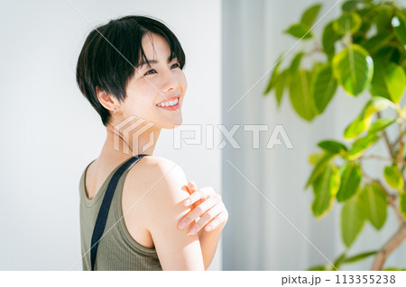 女性の美容イメージ 113355238